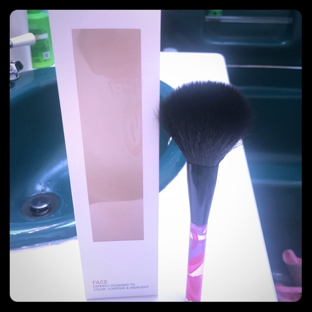 NIB JAPONESQUE FACE BRUSH